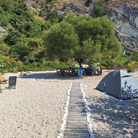 Lost Paradise Eco Camping Himare Esterno foto