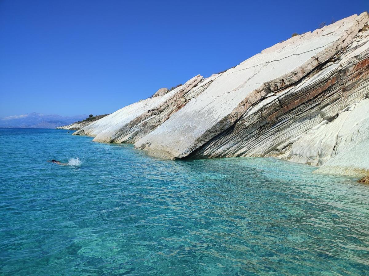 Lost Paradise Eco Camping Himare Esterno foto