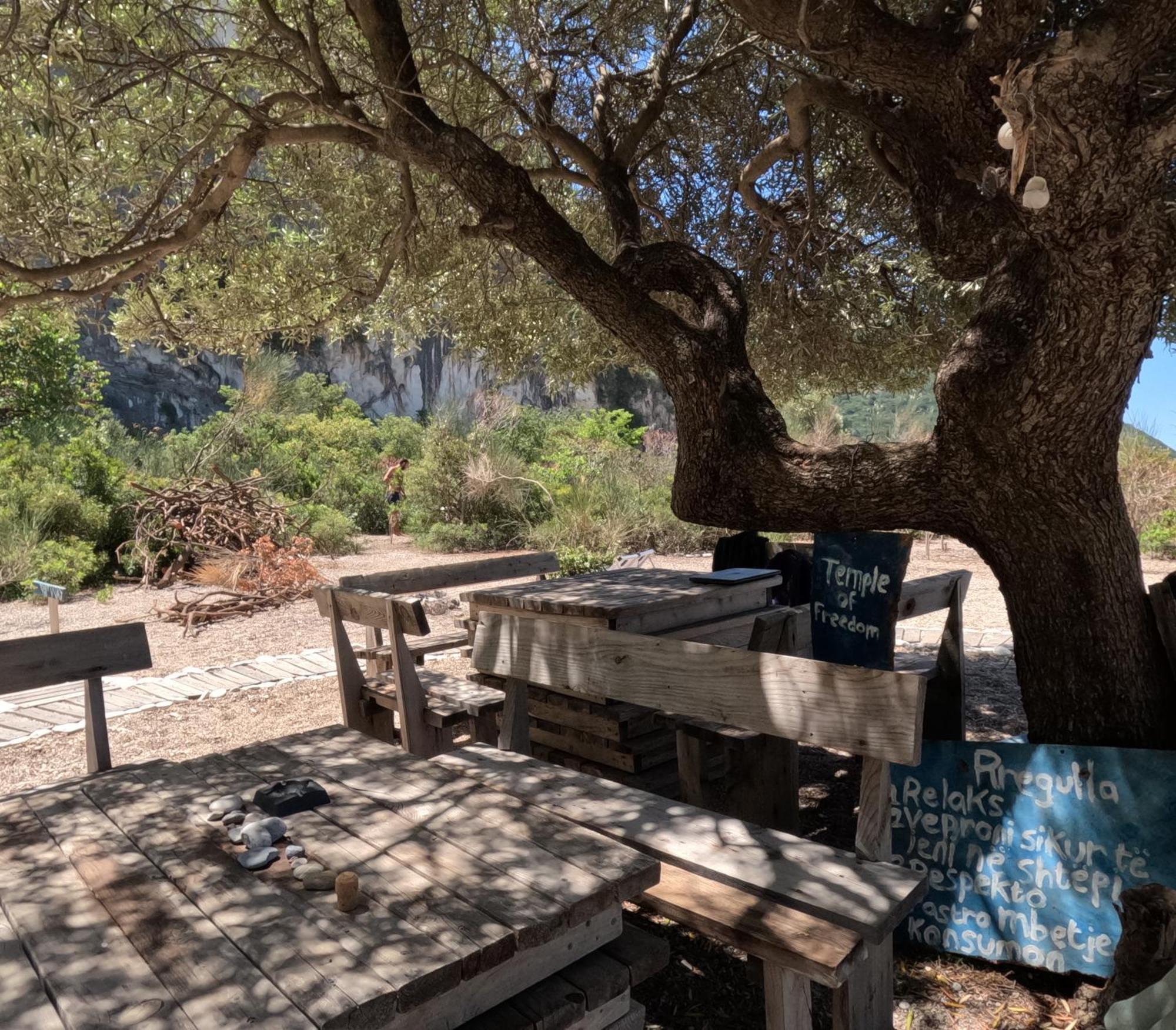 Lost Paradise Eco Camping Himare Esterno foto