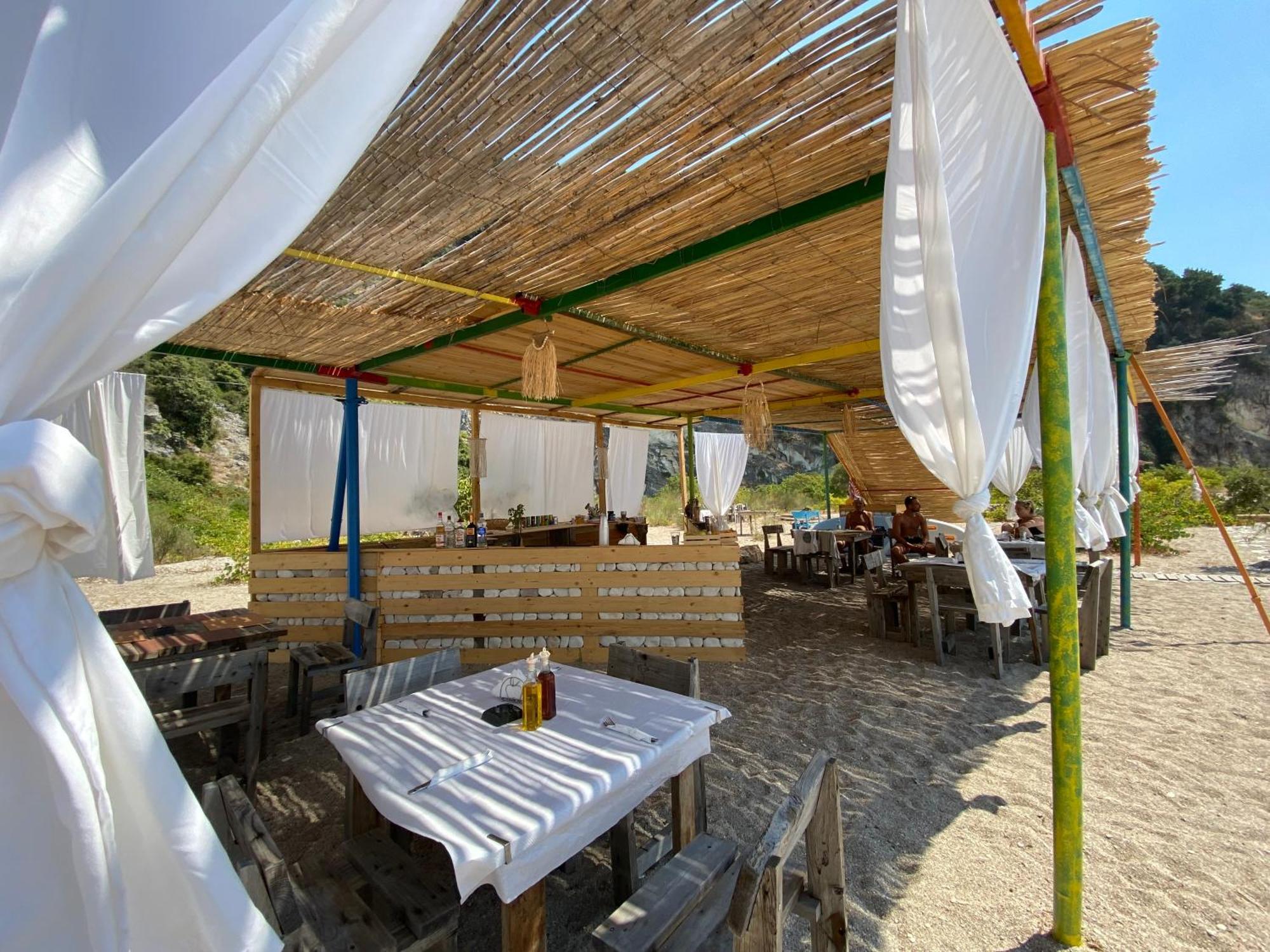 Lost Paradise Eco Camping Himare Esterno foto