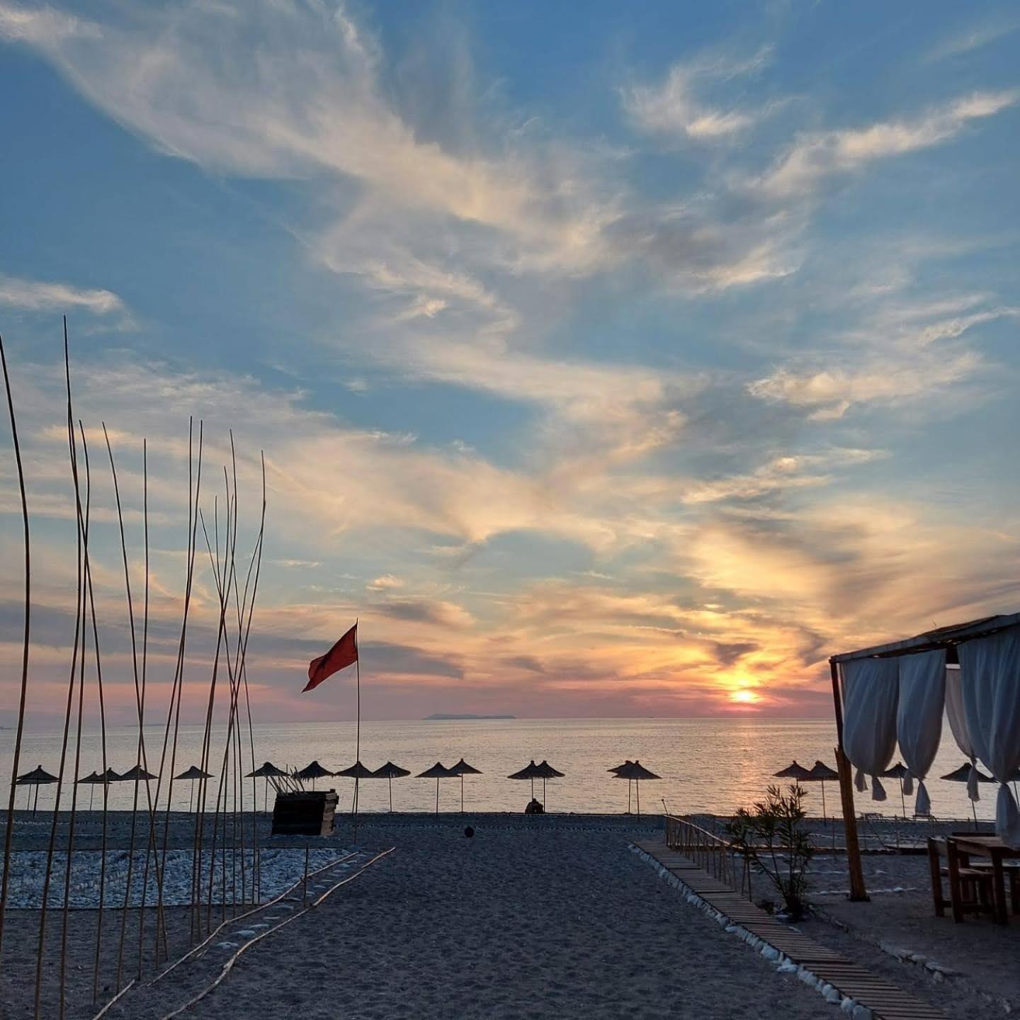 Lost Paradise Eco Camping Himare Esterno foto