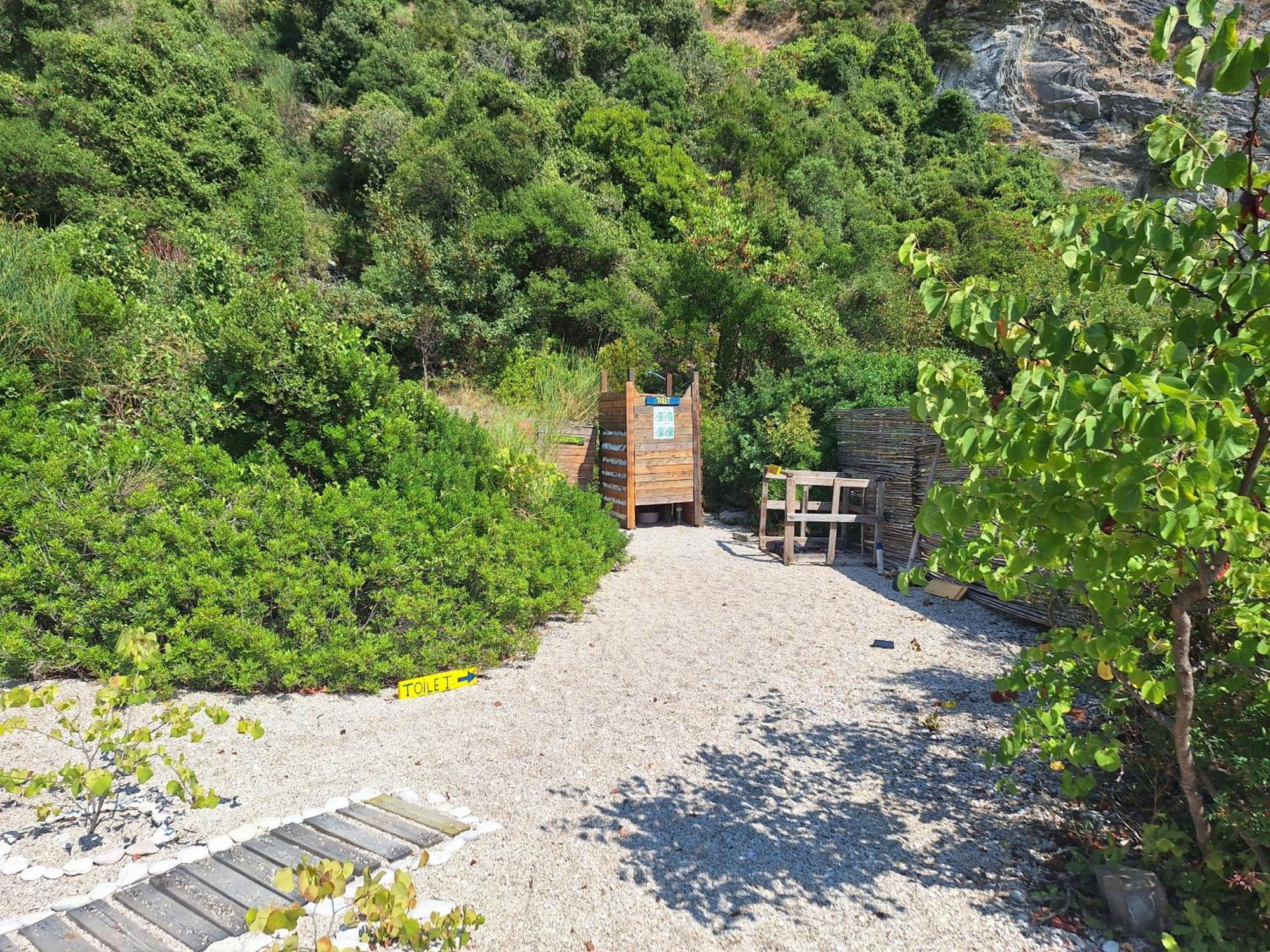 Lost Paradise Eco Camping Himare Esterno foto