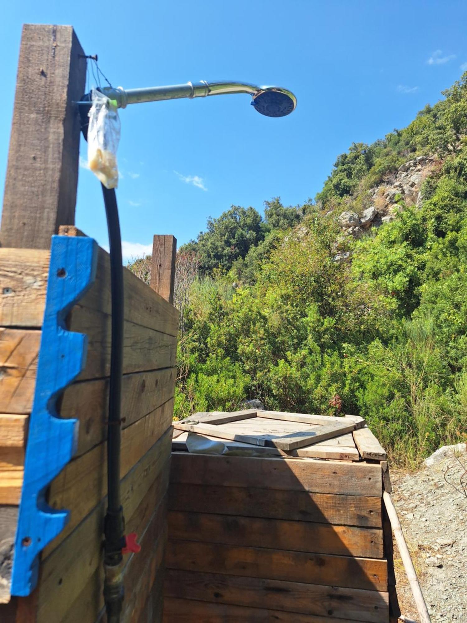 Lost Paradise Eco Camping Himare Esterno foto